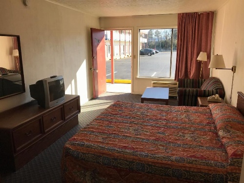 Flagship Inn image 8